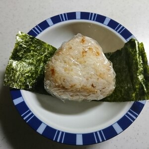 チーズとおかかのおにぎり